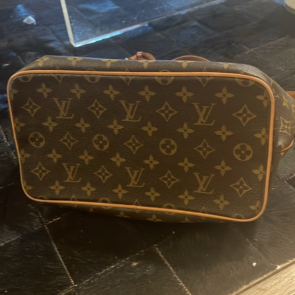 Louis Vuitton Purse -Monogram- very good shape.  Have box and bag original owner - Picture 10 of 15